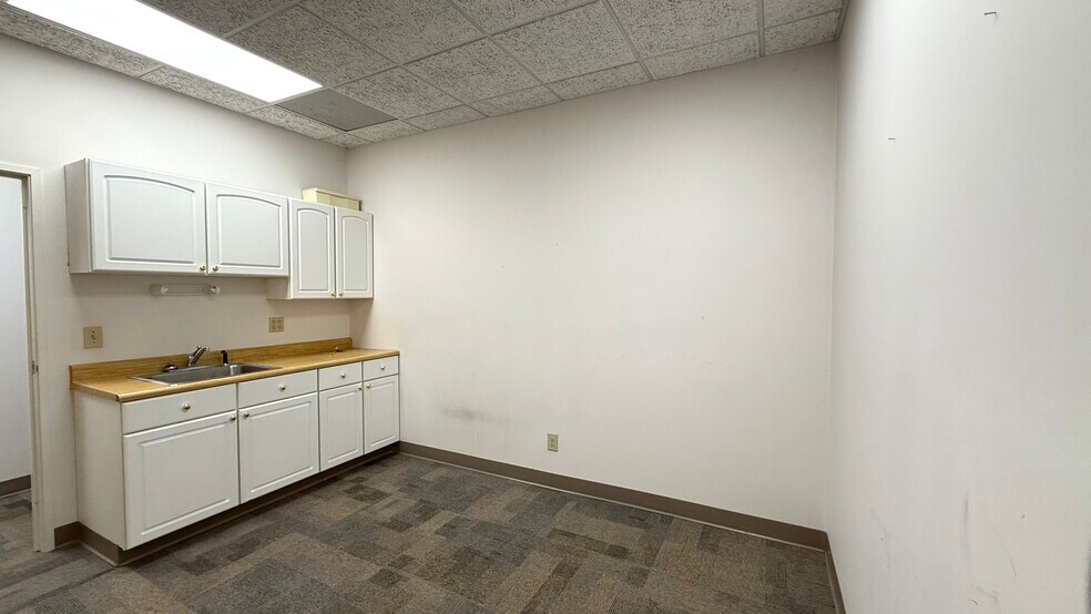 More Photos Of 615 Commerce Rd, Richmond Office For Lease