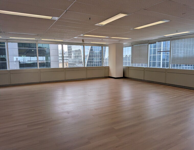 More Photos Of 1914 Hamilton St, Regina Office For Lease