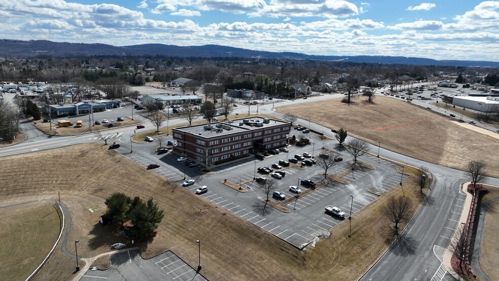 More Photos Of 2925 William Penn Hwy, Easton Office For Lease