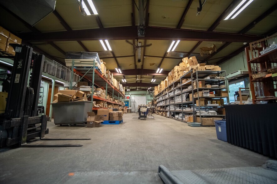 More Photos Of 300 Taugwonk Rd, Stonington Warehouse For Lease