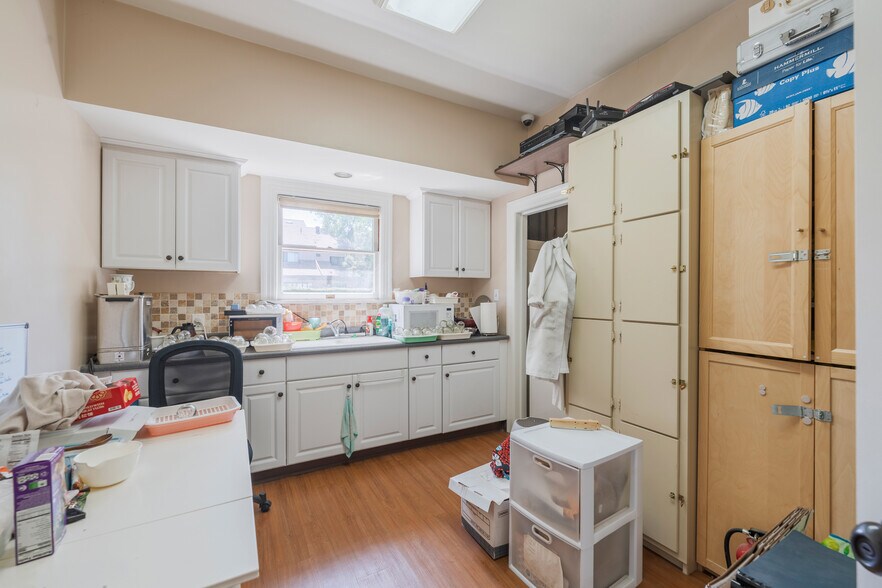 More Photos Of 146 E Walnut Ave, Monrovia Medical For Sale