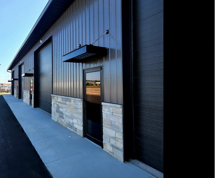 Primary Photo Of 1620 Pacific st, Sioux City Distribution For Lease