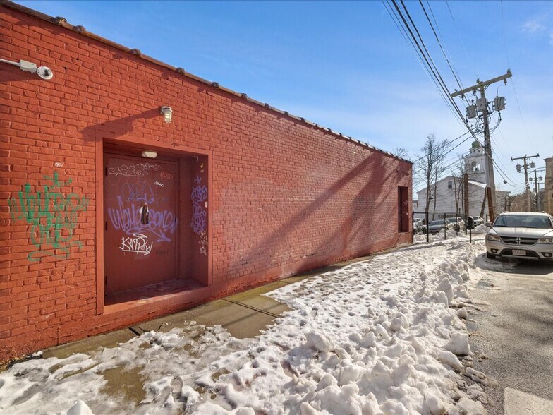 More Photos Of 46 Main St, Plymouth Storefront For Sale