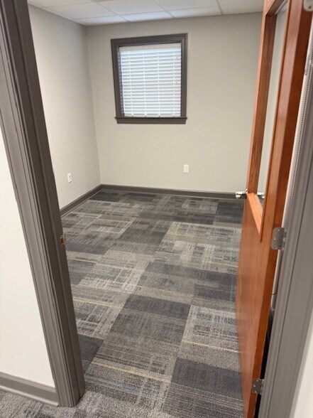 More Photos Of 6334 Peters Creek Rd, Roanoke Office For Lease