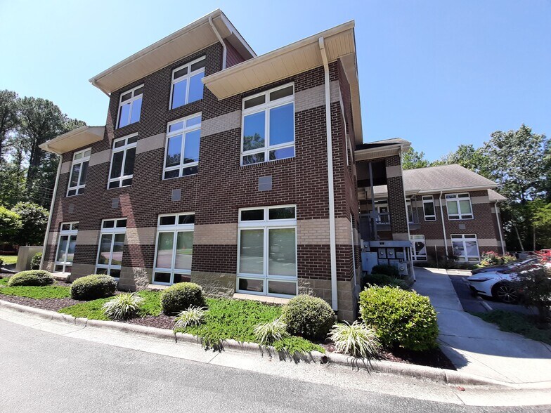 More Photos Of 1709 Legion Rd, Chapel Hill Coworking Space