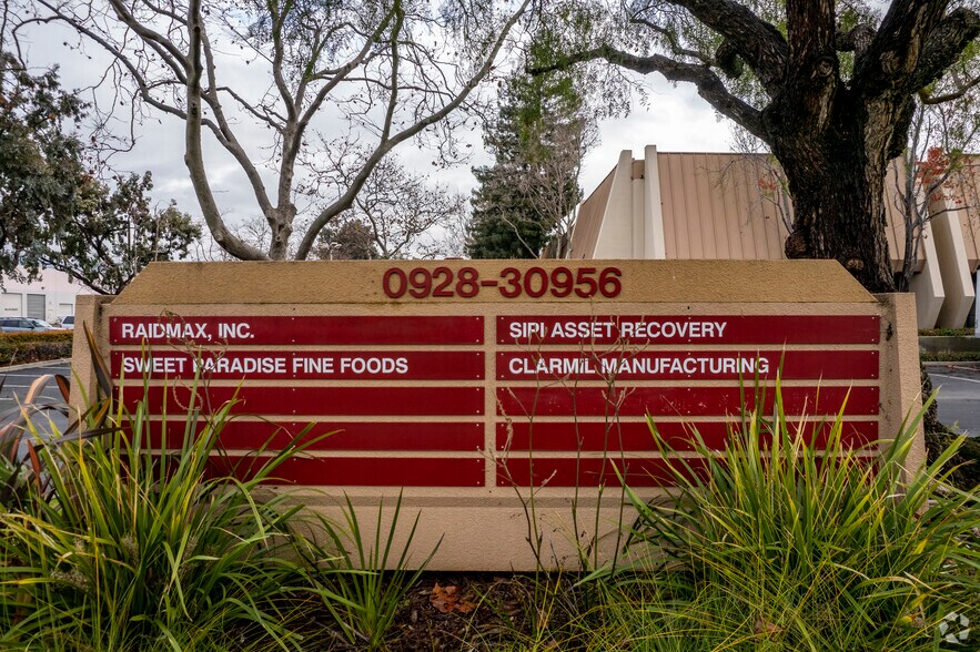 More Photos Of 30944-30956 San Clemente St, Hayward Warehouse For Lease