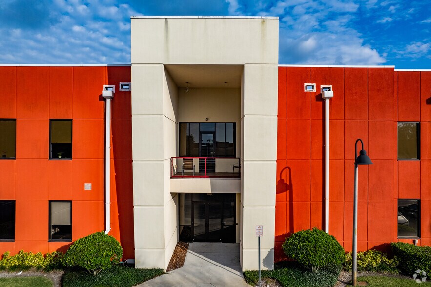 More Photos Of 1071 S Sun Dr, Lake Mary Medical For Lease