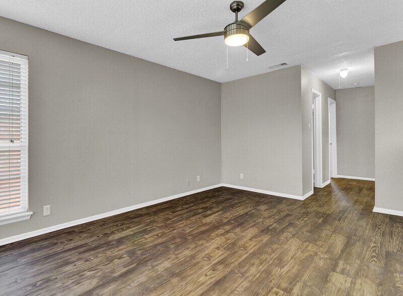 More Photos Of 13050 Park Xing, San Antonio Apartments For Sale