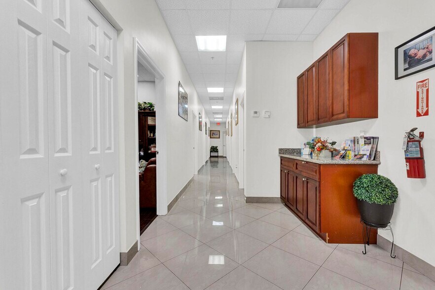 More Photos Of 1757 N University Dr, Pembroke Pines Storefront Retail Office For Lease