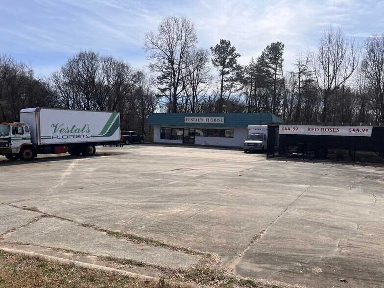 More Photos Of 3001 Pinecroft Rd, Greensboro General Retail For Sale