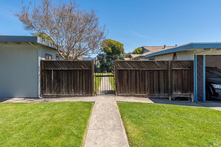 More Photos Of 649 Leslie St, Ukiah Apartments For Sale
