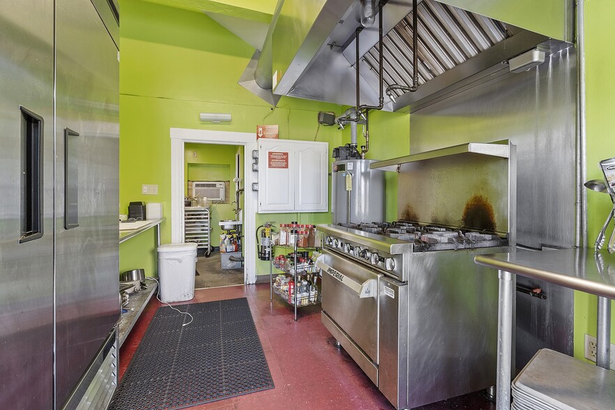 More Photos Of 12 Lindell Ave, Leominster General Retail For Sale