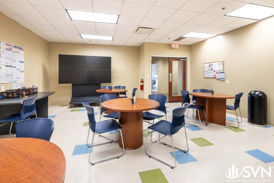 More Photos Of 1648 McGrathiana Pky, Lexington Office For Lease