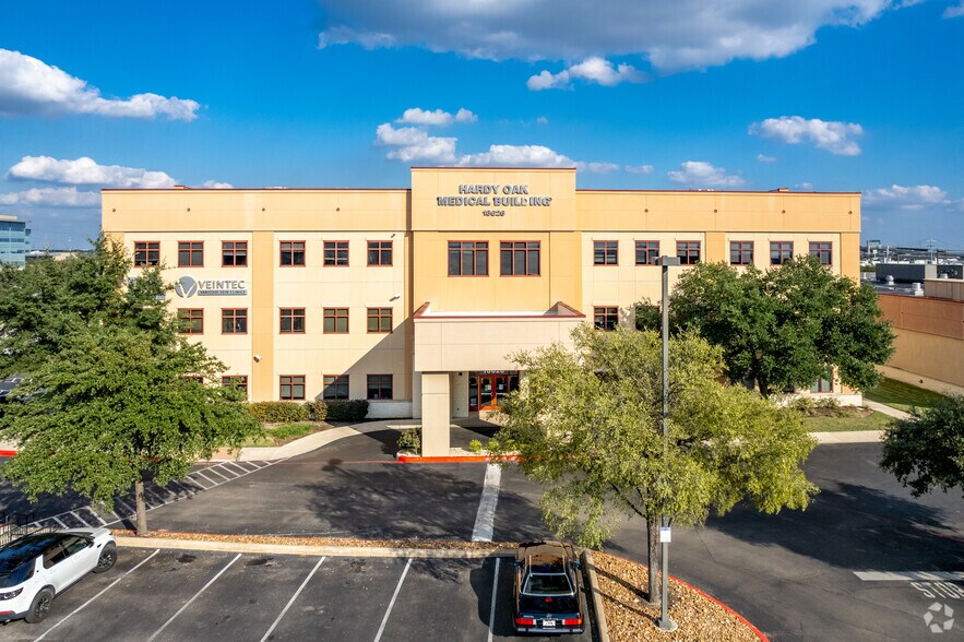 More Photos Of 18626 Hardy Oak Blvd, San Antonio Medical For Lease