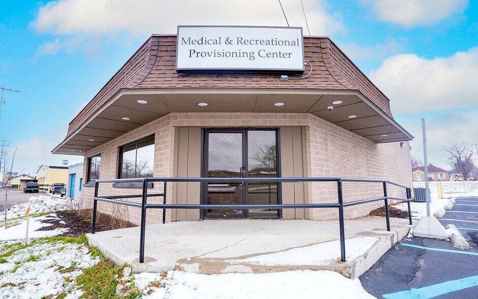 More Photos Of 306 Columbia Ave W, Battle Creek General Retail For Sale