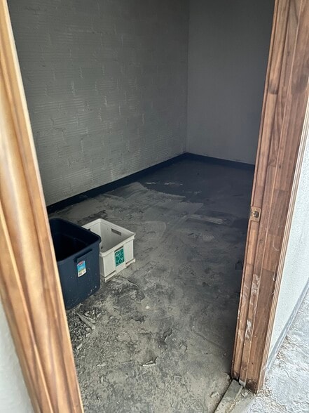 More Photos Of 317 S Main St, Lindsay General Retail For Sale