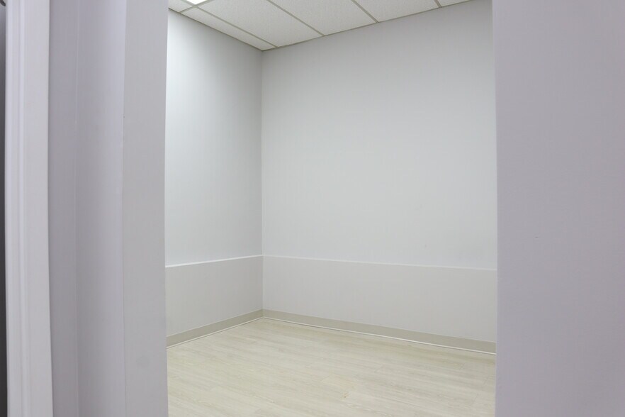 More Photos Of 2120 Eglinton Ave W, Toronto Office For Lease