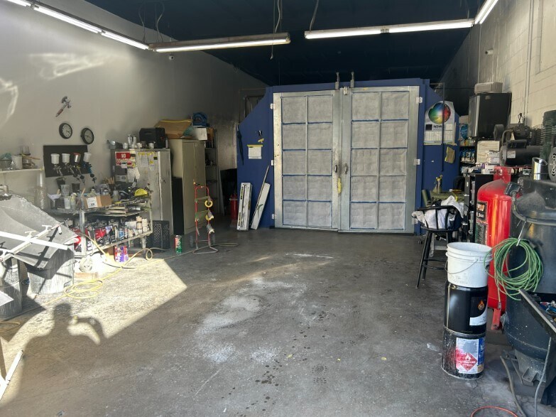 More Photos Of 7345 Canby Ave, Reseda Auto Repair For Sale
