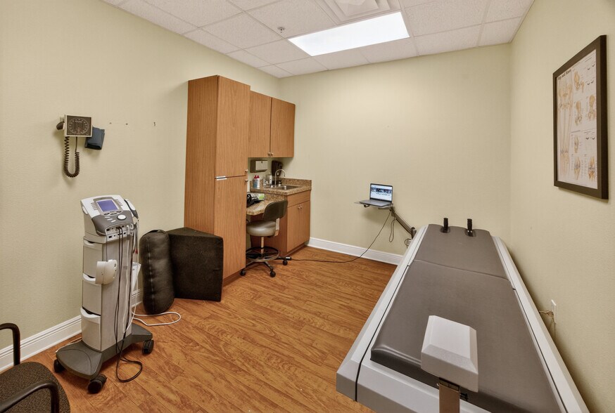 More Photos Of 733 & 737 County Road 466, Lady Lake Medical For Sale