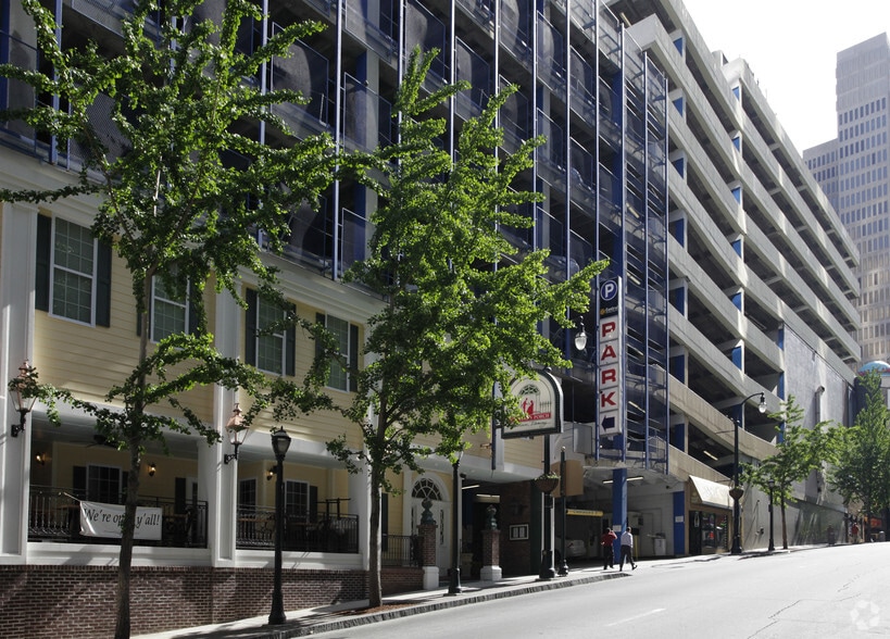 More Photos Of 218 Peachtree St, Atlanta Freestanding For Lease