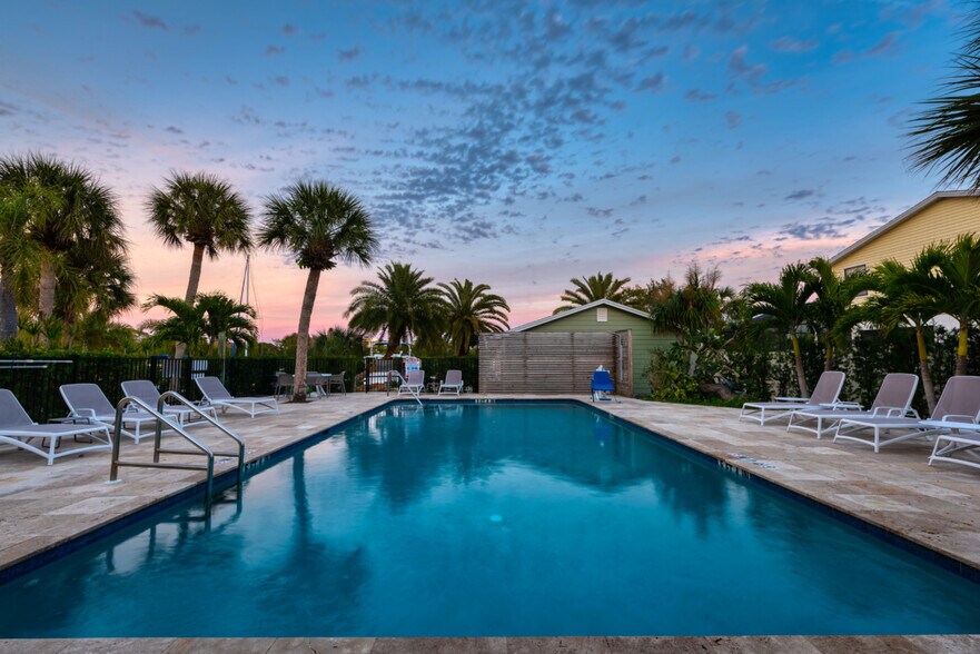 More Photos Of 212 Casey Key Rd, Nokomis Hotel For Sale