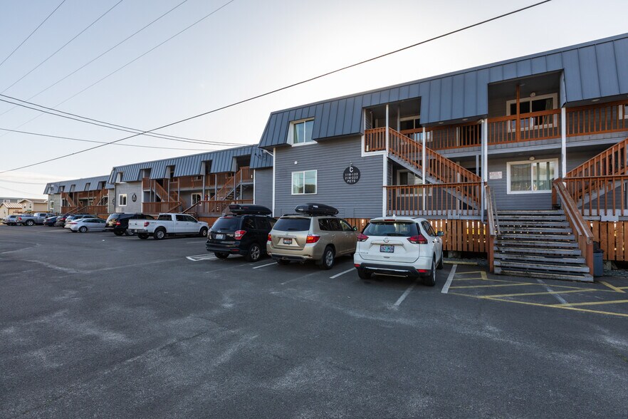 More Photos Of 101 NW 11th Ave, Rockaway Beach Hotel For Sale