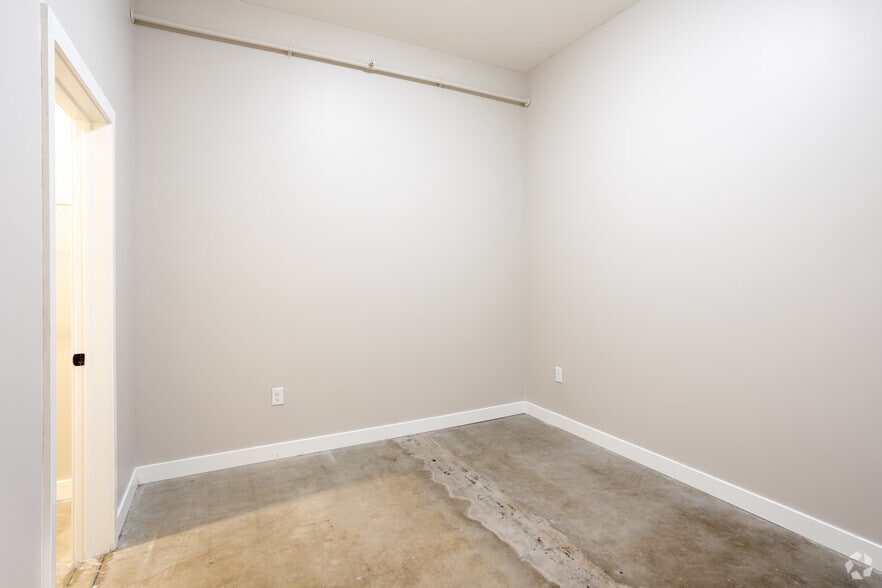 More Photos Of 717 Locust St, Des Moines Apartments For Lease