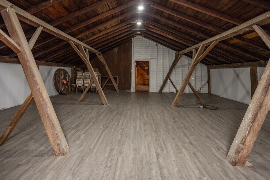 More Photos Of 211 Hanks Rd, Troy Hospitality For Sale