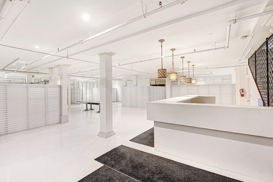 More Photos Of 530 Santa Monica Blvd, Santa Monica Storefront For Lease