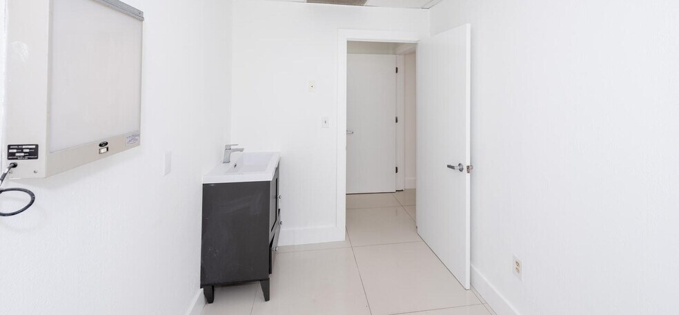 More Photos Of 2645 SW 37th Ave, Miami Medical For Lease