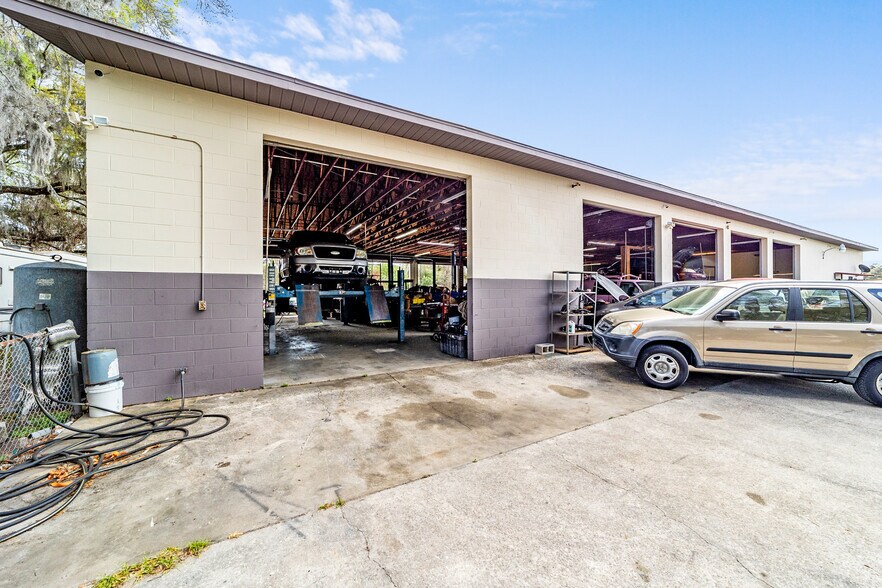 More Photos Of 3721 NE 44th St, Ocala Industrial For Sale