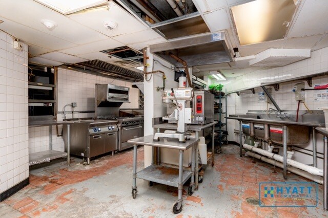 More Photos Of 1640 Thames St, Baltimore Storefront Retail Office For Lease