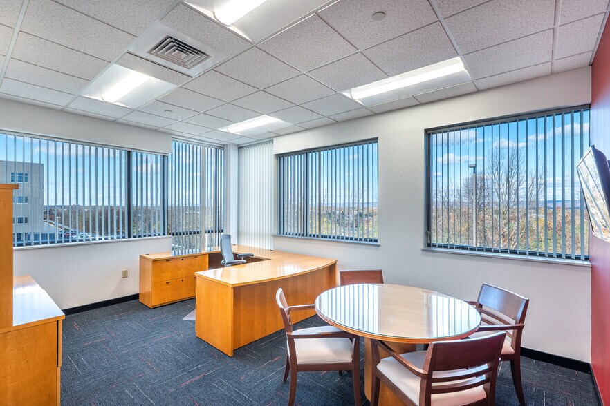 More Photos Of 4550 Lena Dr, Mechanicsburg Office For Lease