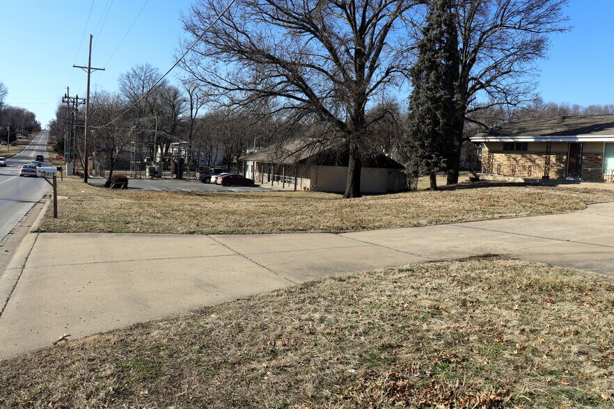More Photos Of 12816 E 47th St S, Independence General Retail For Sale