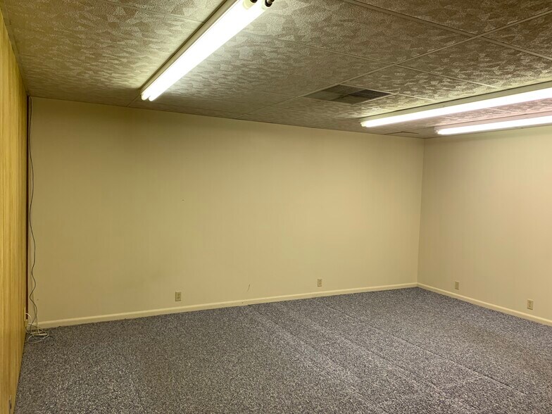 More Photos Of 817 Kilbourne St, Bellevue Medical For Lease