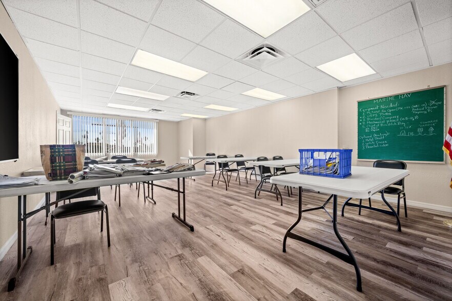 More Photos Of 917 SE 47th Ter, Cape Coral Restaurant For Sale