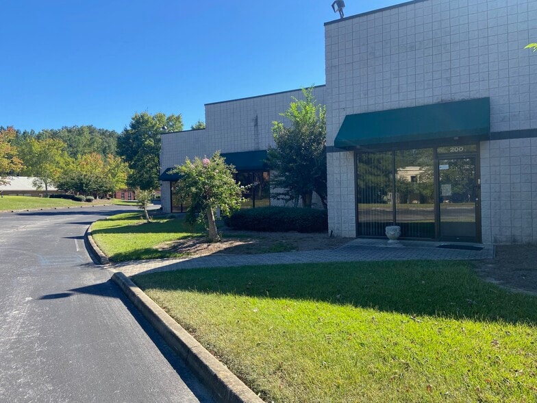 More Photos Of 509 Mineral Trace, Birmingham Light Distribution For Lease