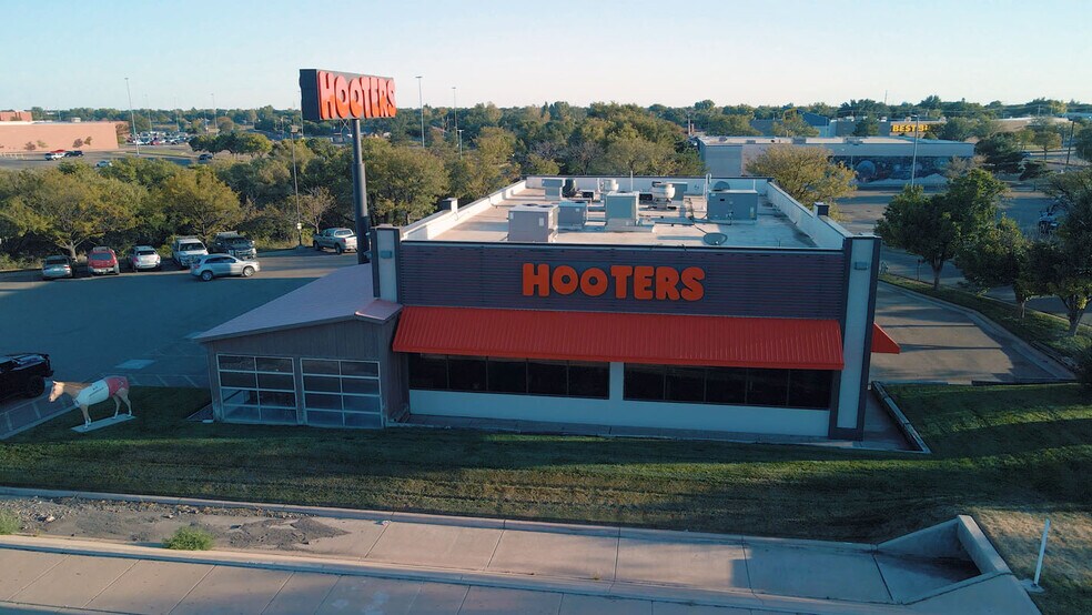 More Photos Of 8101 W I-40, Amarillo Restaurant For Lease