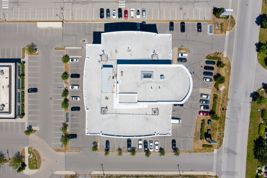 More Photos Of 610 Applewood Cres, Vaughan Office For Lease