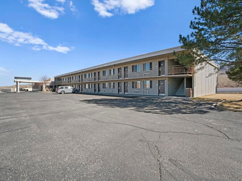 More Photos Of 1225 S State St, Salina Hotel For Sale