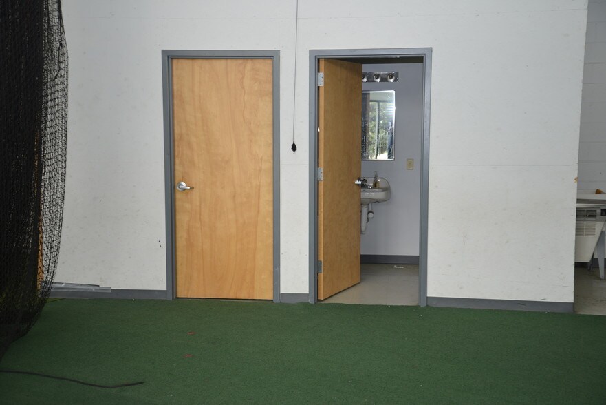 More Photos Of 1343 E Wisconsin Ave, Pewaukee Light Distribution For Lease