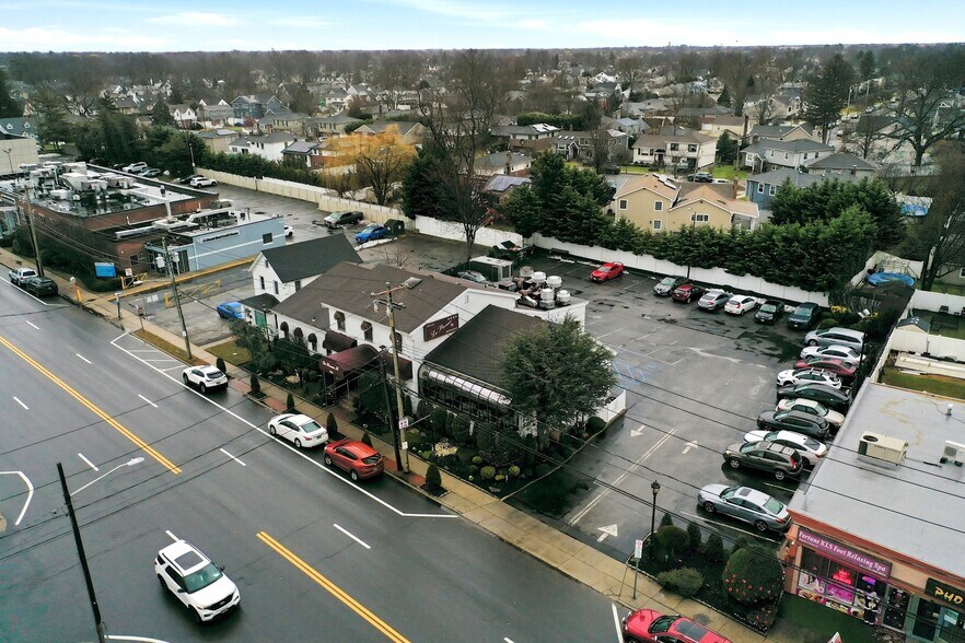 More Photos Of 410 Merrick Rd, Oceanside Restaurant For Sale