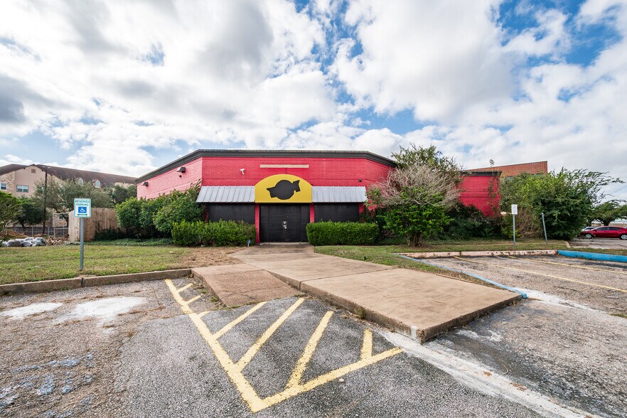 More Photos Of 11950 Kurland Dr, Houston Restaurant For Sale