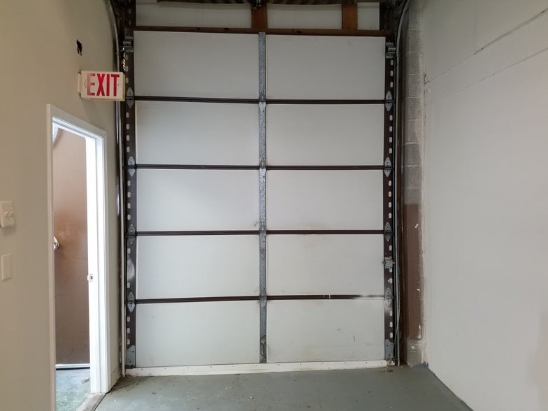 More Photos Of 18775 N Frederick Rd, Gaithersburg Warehouse For Lease