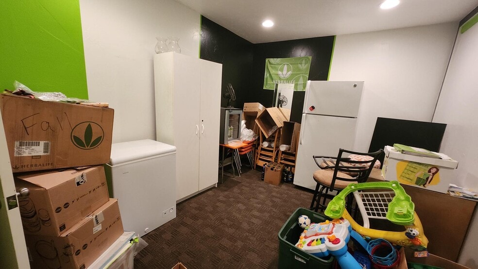 More Photos Of 224 S State St, Shelley Flex For Sale