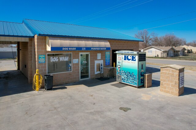 More Photos Of 223 Main, Newkirk Service For Sale