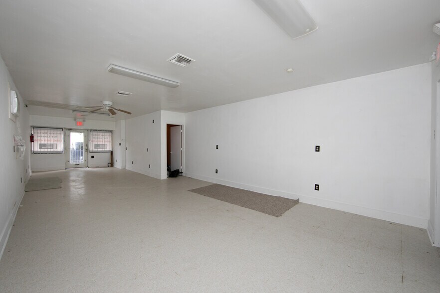 More Photos Of 2013 Woodlynne Ave, Woodlynne Storefront Retail Residential For Lease