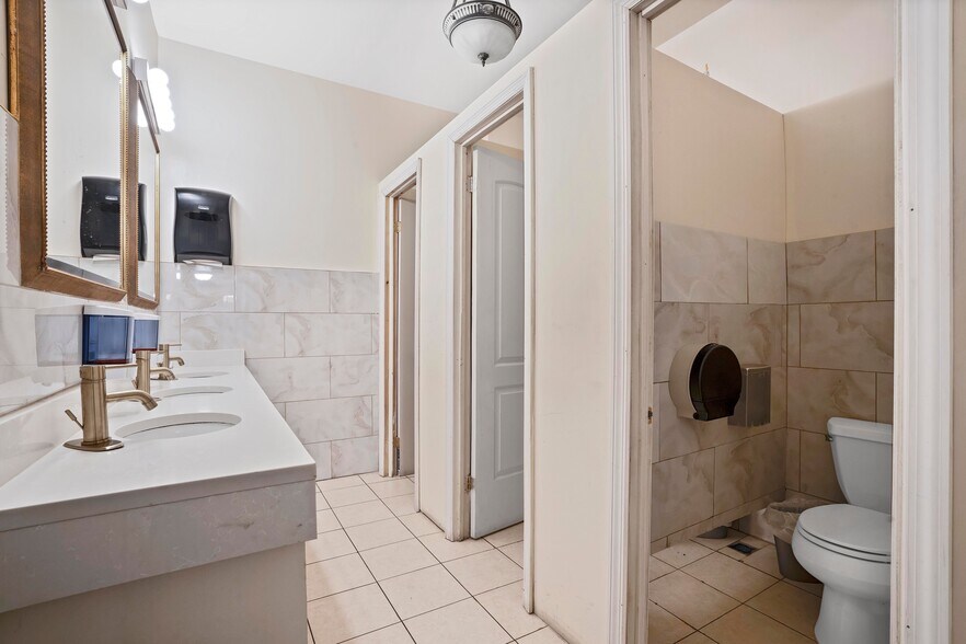 More Photos Of 5670 58th St, Flushing Lodge Meeting Hall For Sale