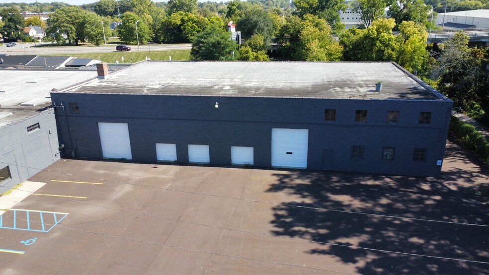 More Photos Of 1121 River St, Lansing Distribution For Lease