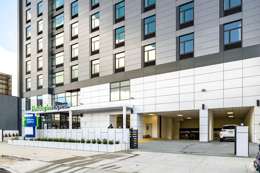 More Photos Of 52-09 31st Pl, Long Island City Hospitality For Sale